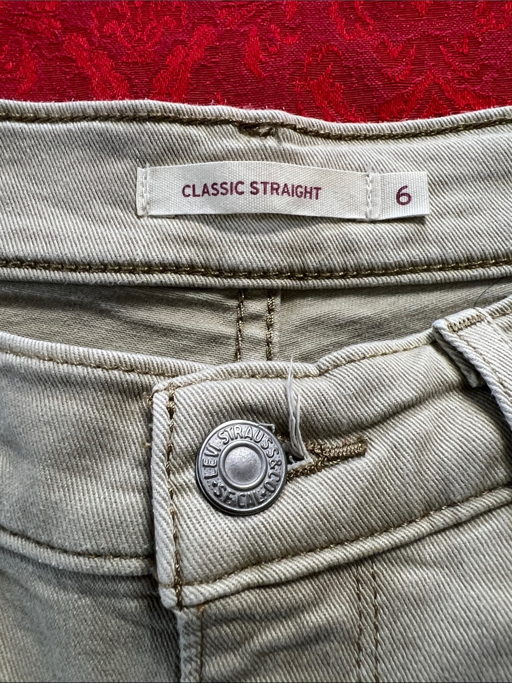 Levi’s Women’s Classic Straight Jeans Size 6 Beige Tan Stretch Denim 30” Inseam